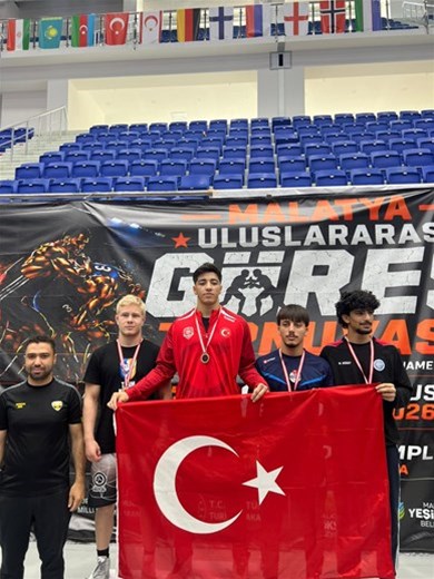 MALATYA’DA DÜZENLENEN ULUSLARARASI GÜREŞ ŞAMPİYONASINDA MALATYALI SPORCULARIMIZDAN ÖNEMLİ BAŞARI