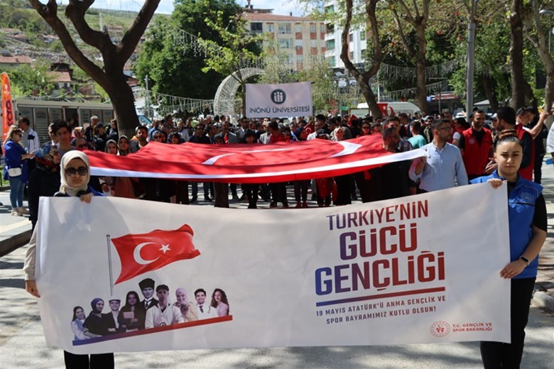 GENÇLİK YÜRÜYÜŞÜ YAPILDI