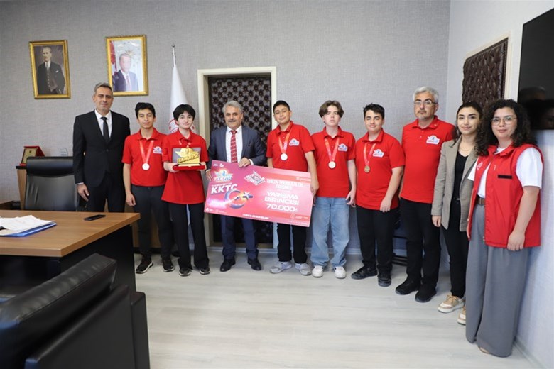 E-Tümen Takımını İl Müdürü Ebu Bekir KAYHAN Makamında Ağırladı.