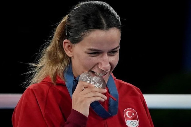 Hatice AKBAŞ Olimpiyat İkincisi Oldu.